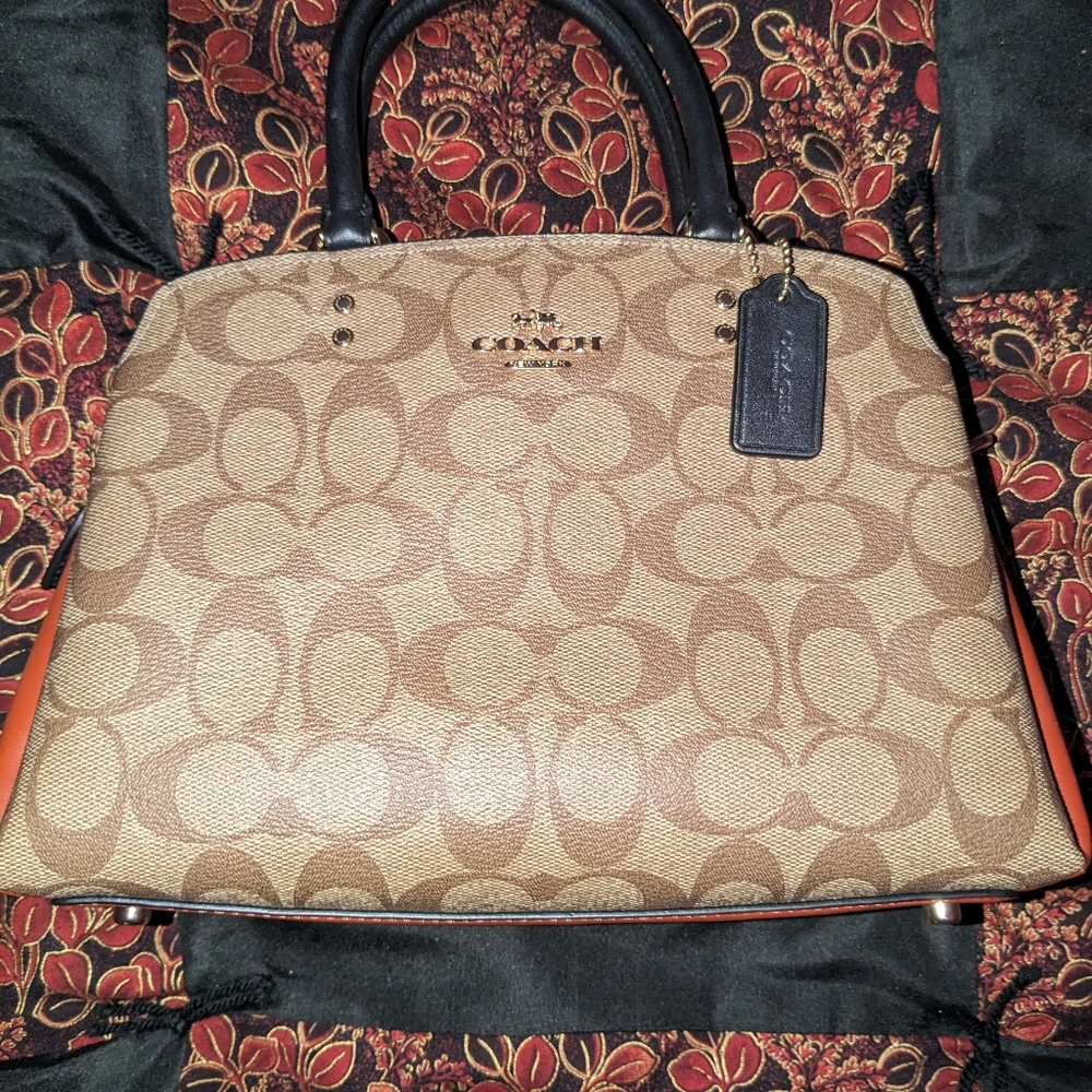 Coach shoulder bag 8in hight 10 in length
